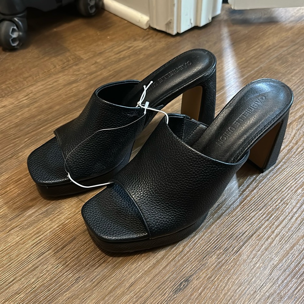 NWOT Gabrielle Union black heels